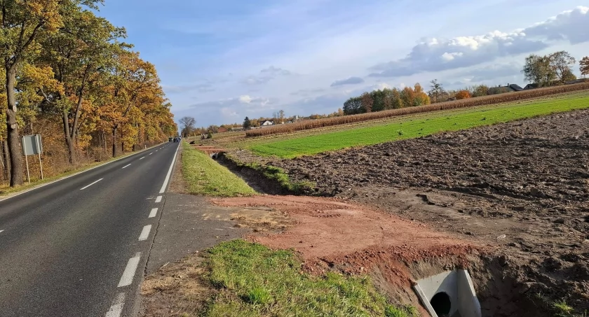 Gmina Rybno: Zakończyły się prace wzdłuż drogi wojewódzkiej DW 577 w miejscowości Sarnów 