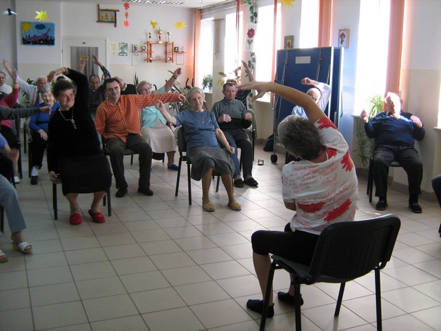 Gimnastyka dla seniorów w Dziennym Domu Pomocy Społecznej w Sochaczewie