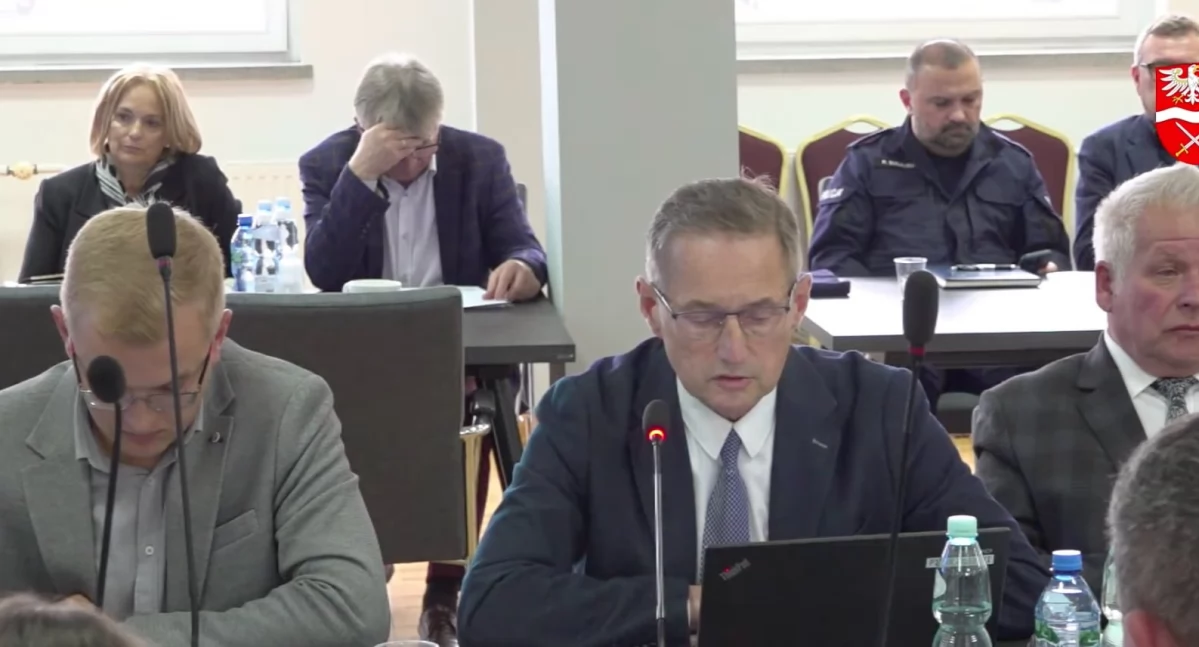 Piotr Osiecki z pytaniem o oświatę -  czy będą redukcje zatrudnienia?