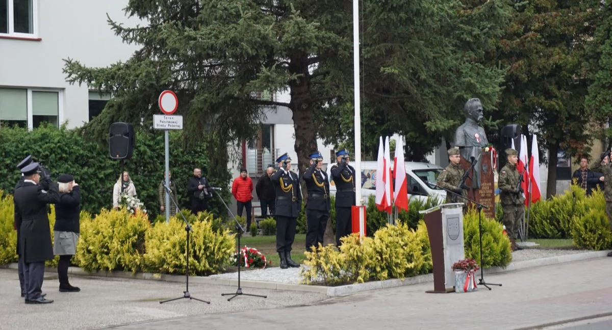 Harmonogram obchodów Święta Niepodległości w Sochaczewie. Sprawdź miejsca i godziny