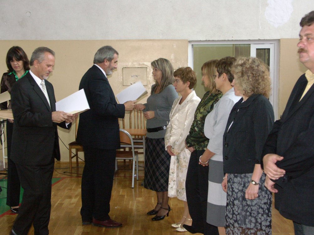 Nagrody i życzenia dla nauczycieli