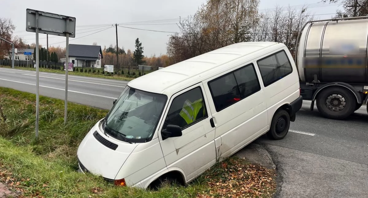 Jechał - szlaczkiem - i wylądował w rowie. Miał ponad 3 promile i zero uprawnień