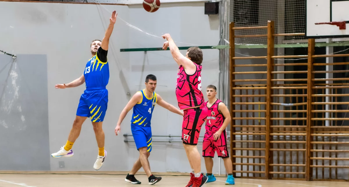 Sochaczewska Liga Koszykówki - Kto zwyciężył, a kto jeszcze czeka na swój moment? 