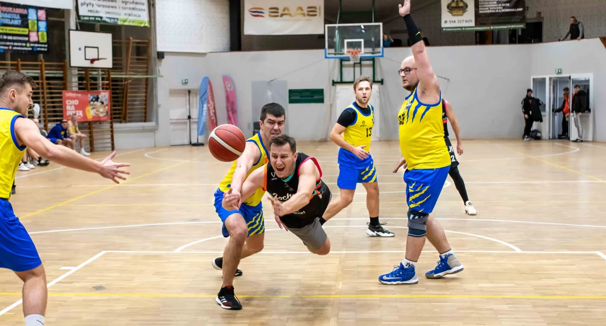 Skrót meczu IV kolejki Sochaczewskiej Ligi Koszykówki: SSMK vs Wczorajsi Skierniewice!