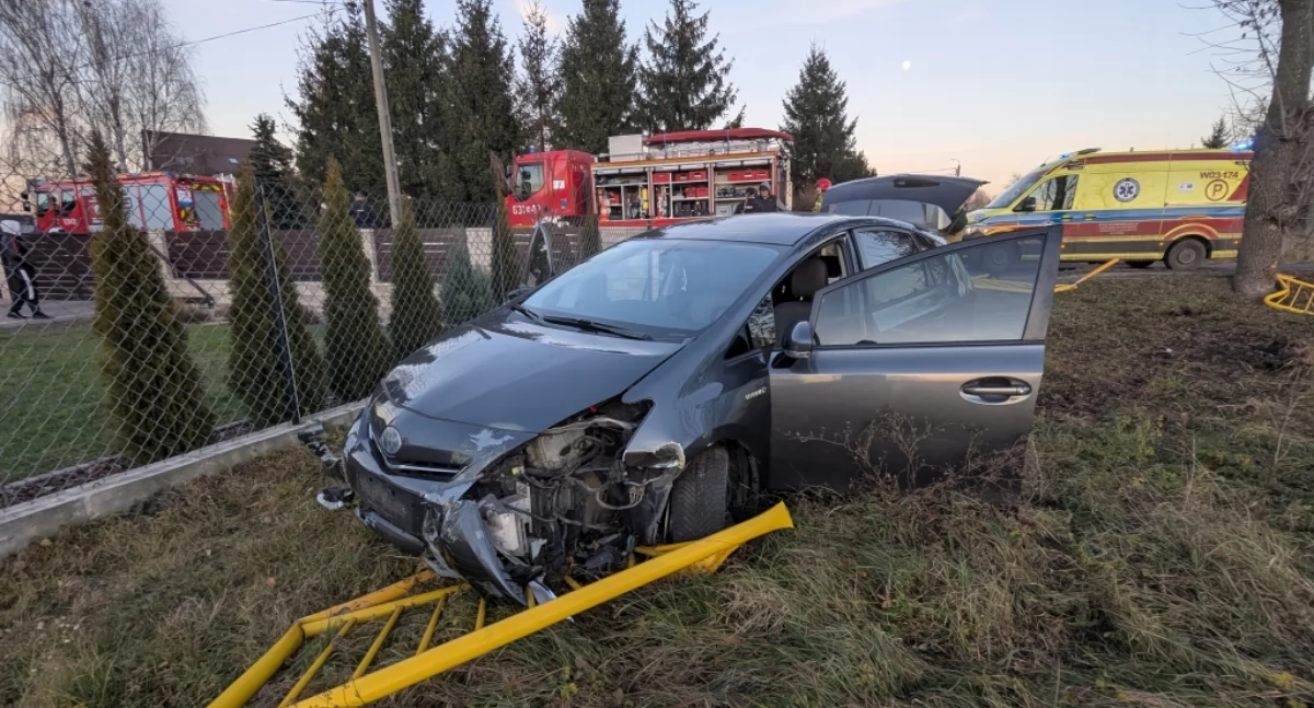 Sochaczew: Dachowanie i kolizja czterech aut na DW705