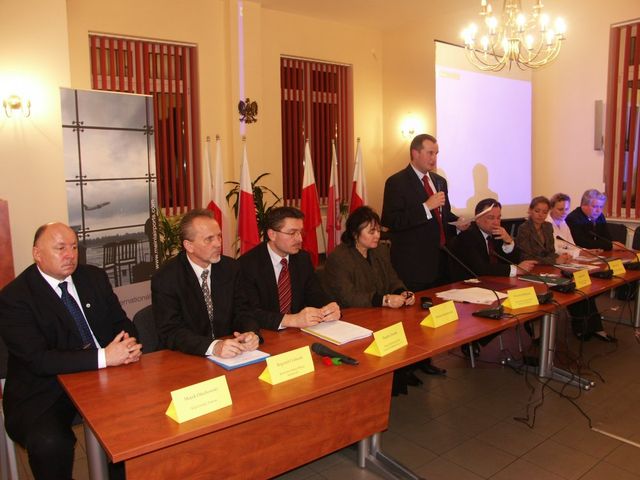 Lotnisko Sochaczew - mec. Błaszczyk wyjaśniał i dementował