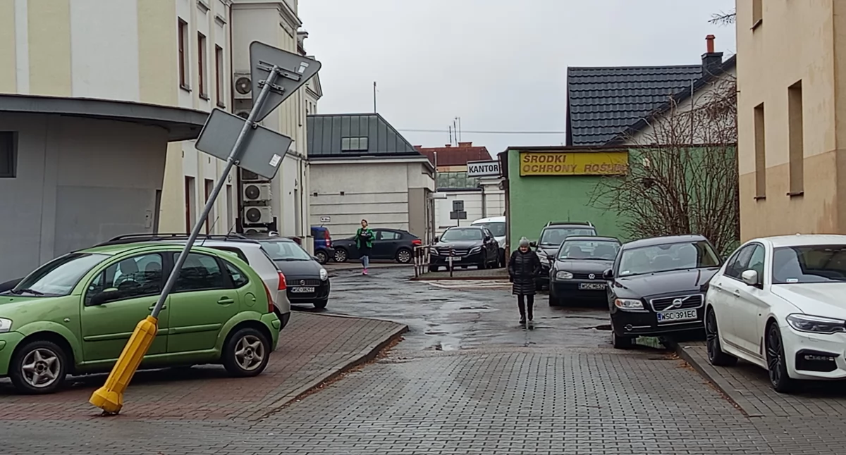 Przewróciło się niech leży
