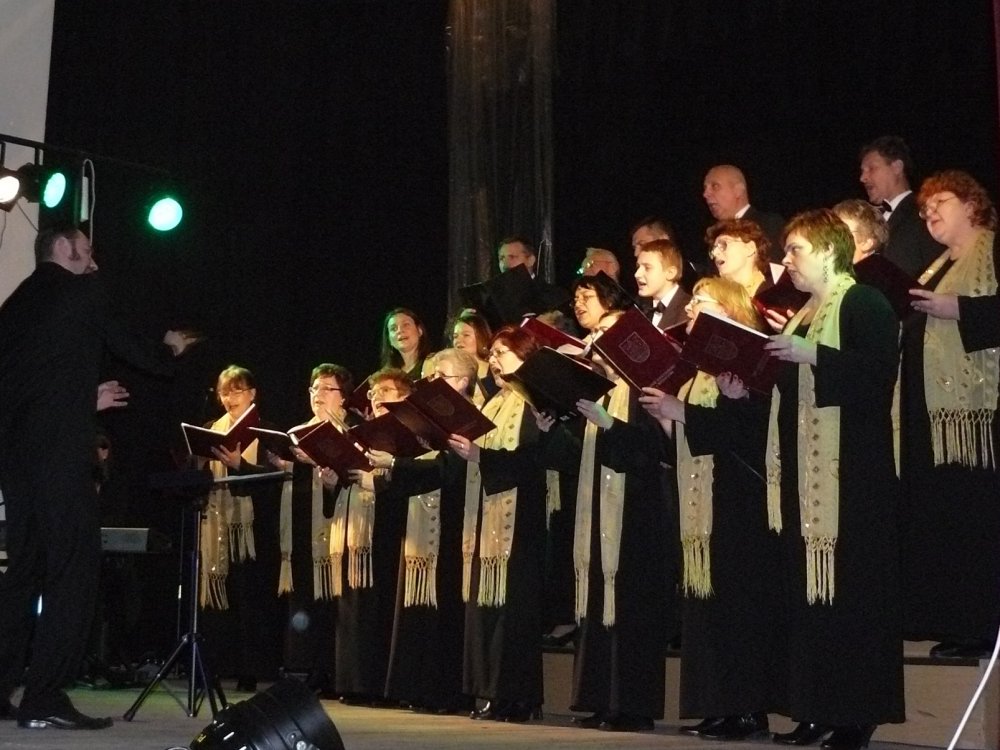 Dwa chóry i Camerata kolędowo...