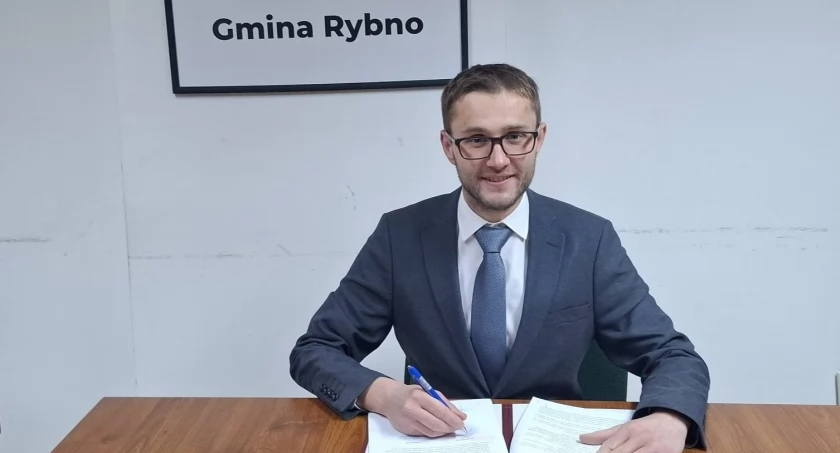 Gmina Rybno: Porozumienie w sprawie nowego sprzętu i infrastruktury ostrzegania i alarmowania zawarte, 