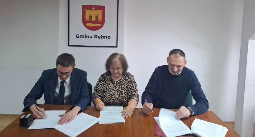 Gmina Rybno: Umowa na dalszy rozwój lokalnej komunikacji publicznej podpisana, wartość zadania to 420 000,00 zł, rozkład jazdy autobusów