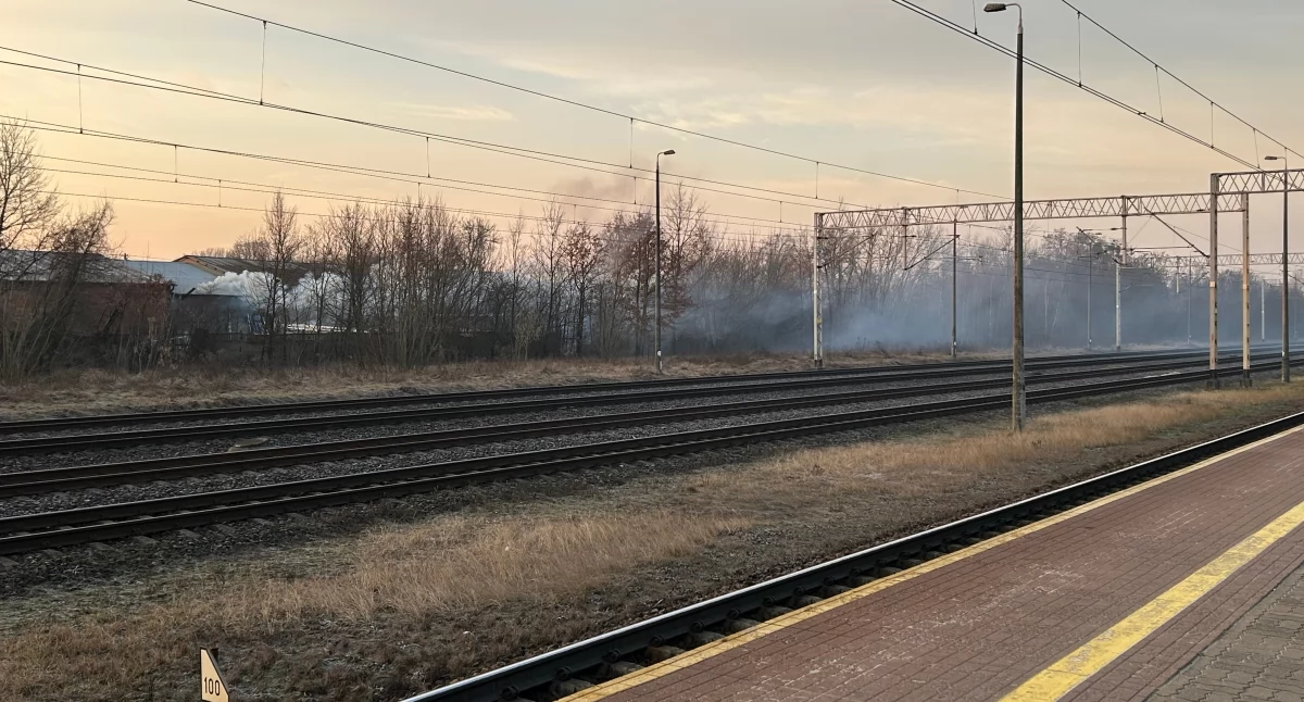 Dym nad sochaczewskimi peronami