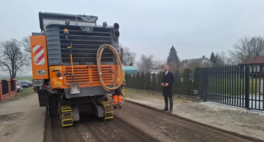 Gmina Rybno: Rozpoczęły się generalne remonty dróg gminnych w Złotej oraz Rybnie, inwestycje drogowe za 370 000,00 zł