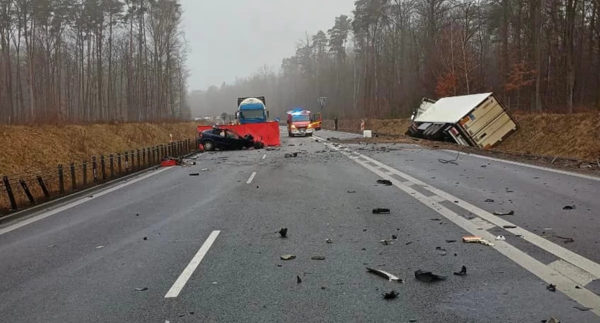 Śmiertelny wypadek na DK50 pod Żyrardowem. Droga zablokowana, wyznaczono objazdy
