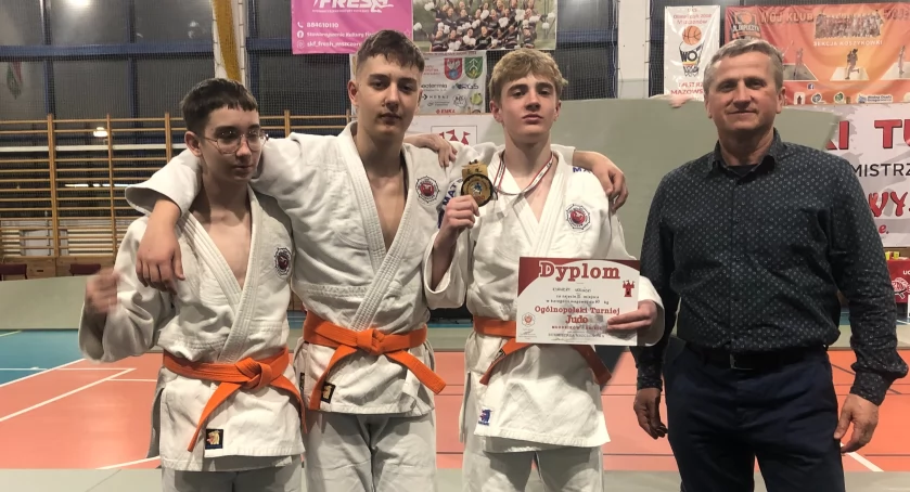  Zawodnicy Uczniowskiego Klubu Sportowego "Siódemka" Sochaczew medalistami Ogólnopolskiego Turnieju Judo w Mszczonowie.