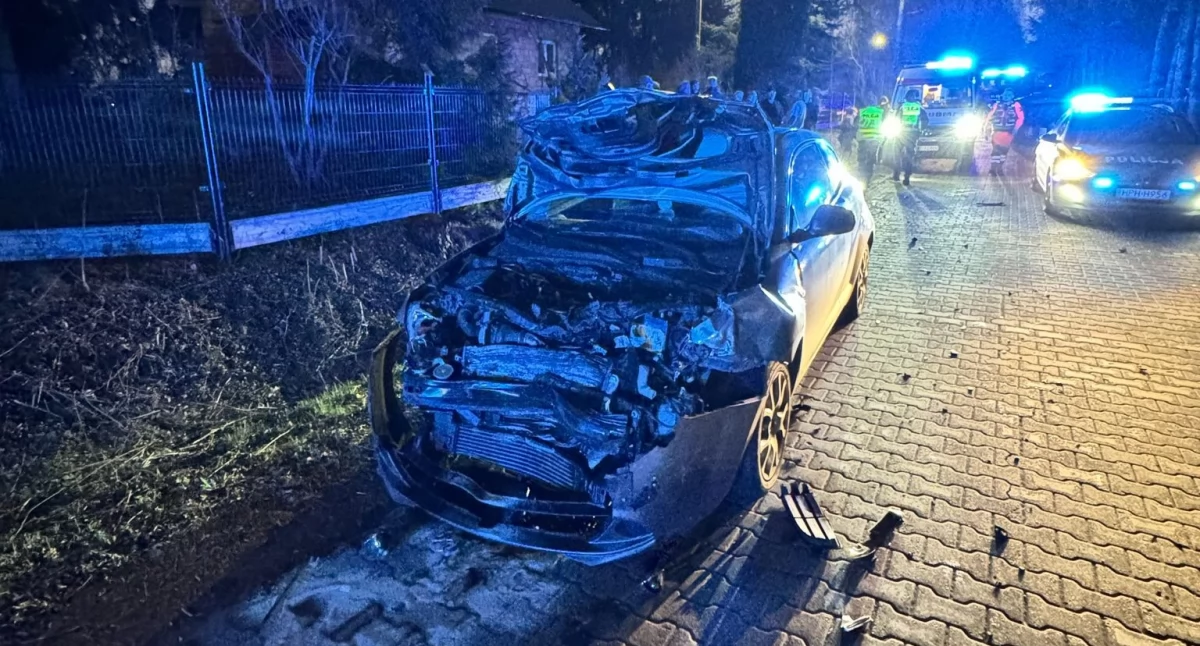 Kolizja trzech pojazdów w Nowych Paskach. Jedna osoba trafiła do szpitala