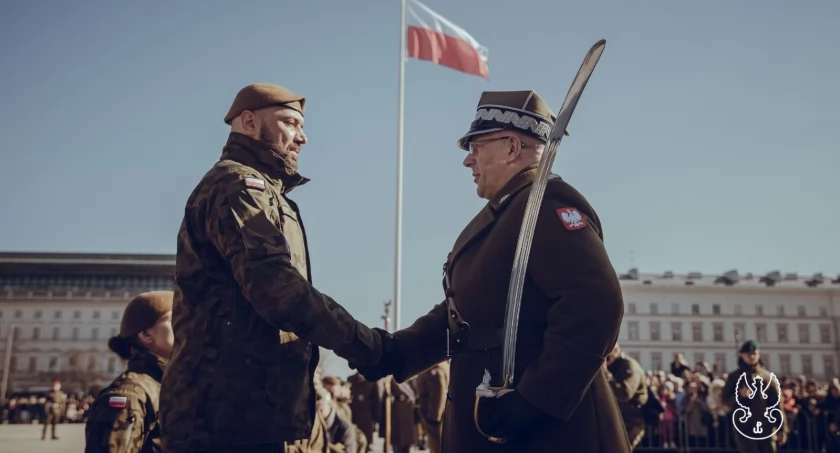 6MBOT dumna z nowo mianowanych oficerów    