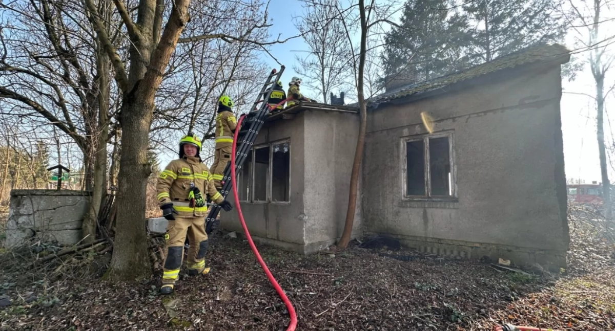 Weekend sochaczewskich strażaków: pożar pustostanu w Jasieńcu i samochodu w Rokotowie
