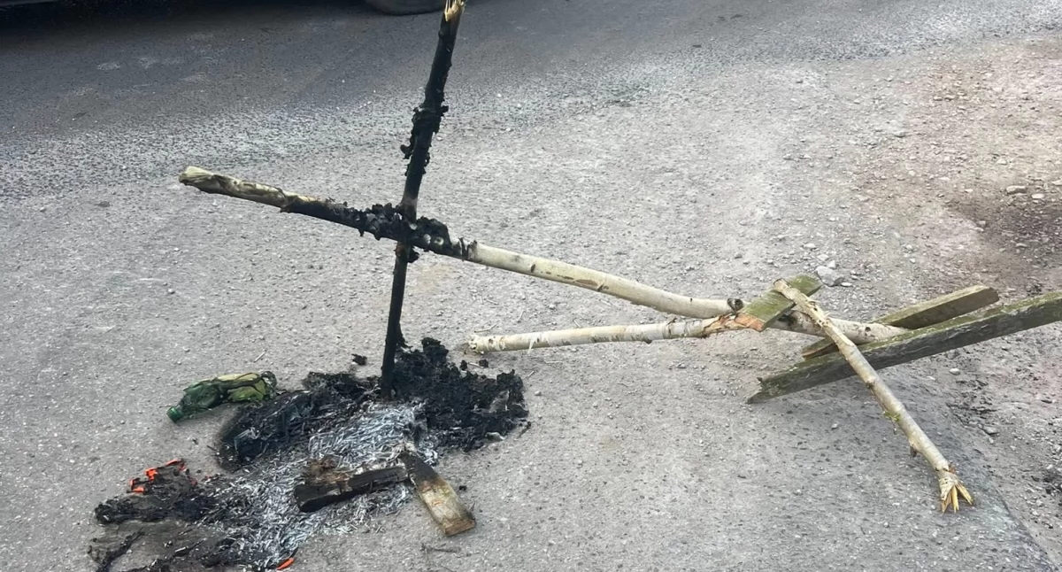 W Mokasie płoną krzyże na drogach. Horror we wsi