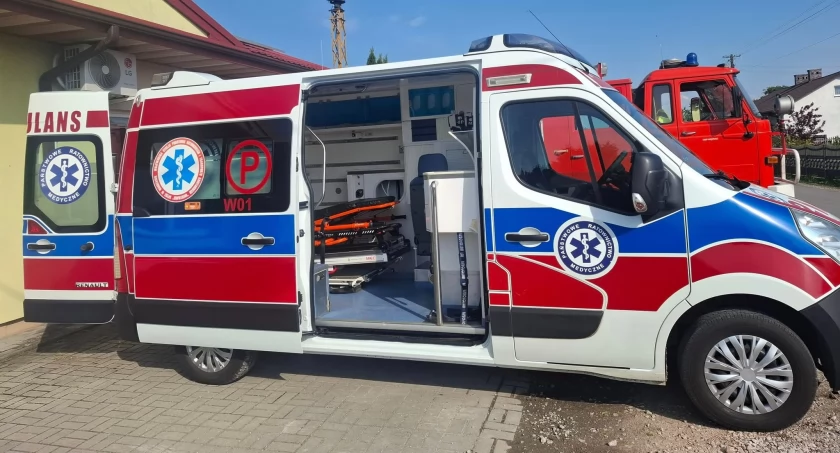 Gmina Rybno:  Nowy pojazd – ambulans marki Renault Master z 2017 roku dla OSP w Wężykach