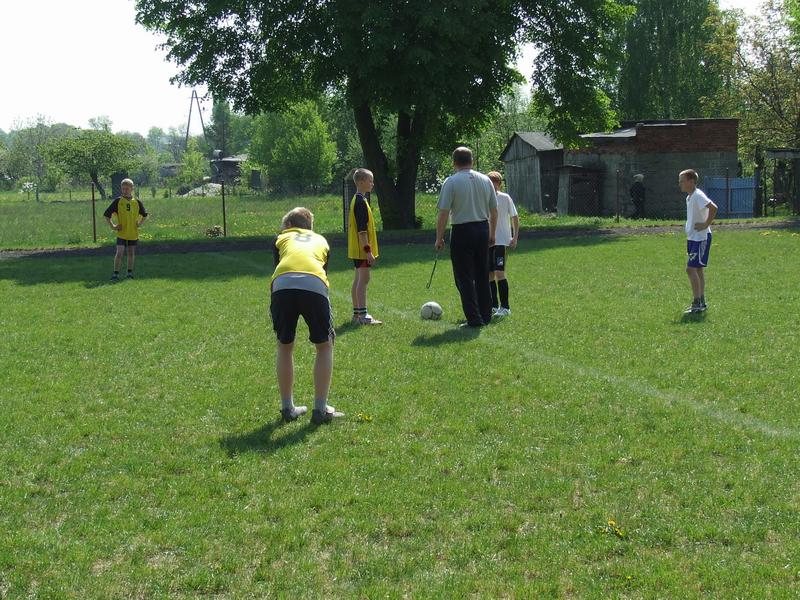 ZAWODY GRUPOWE SZKÓŁ PODSTAWOWYCH W PIŁKĘ NOŻNĄ DZIEWCZĄT I CHŁOPCÓW