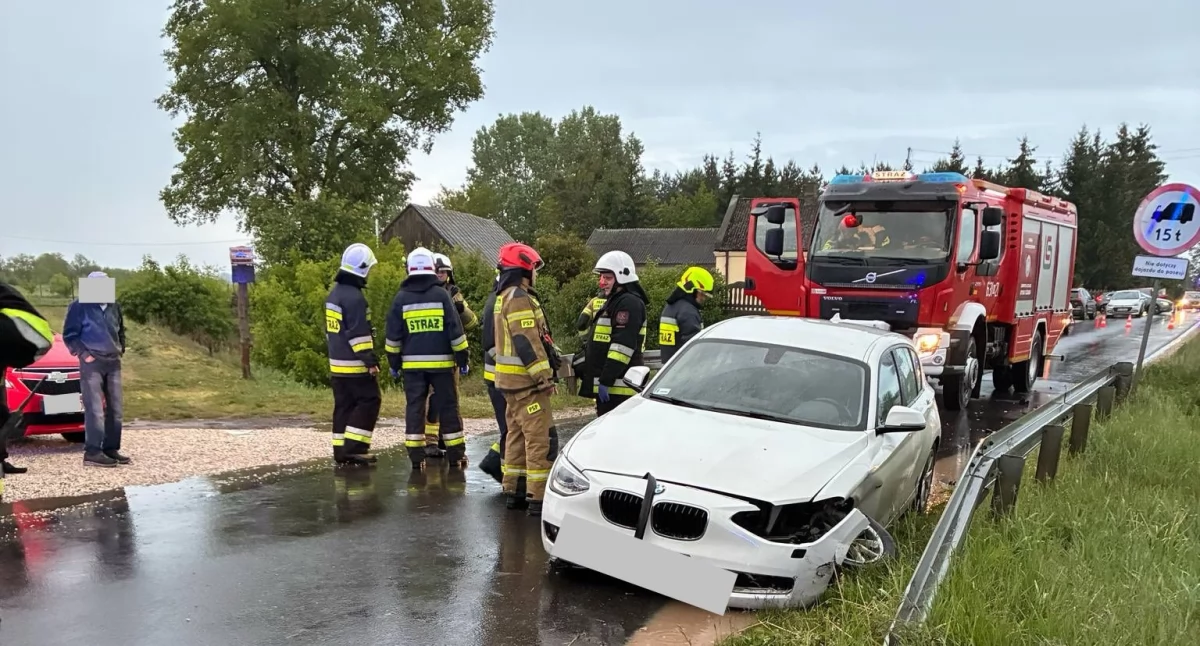 Czołowe zderzenie w Nowych Mistrzewicach - jedna osoba ranna 