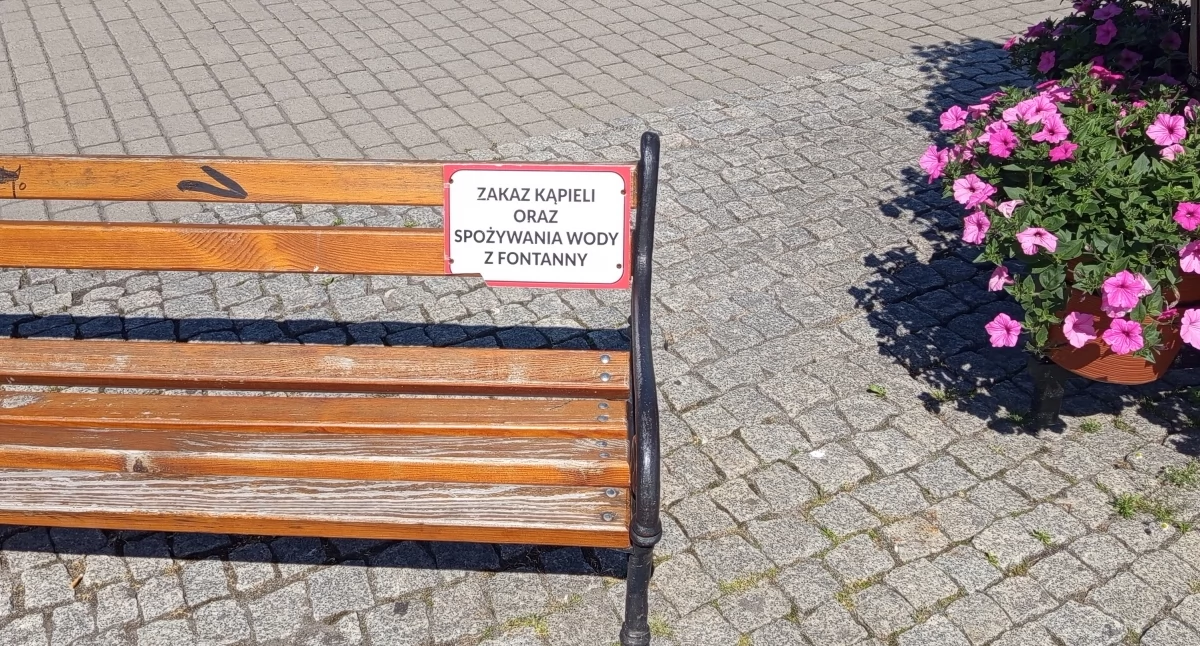 Sochaczewska fontanna pod nadzorem - kąpiel surowo zakazana