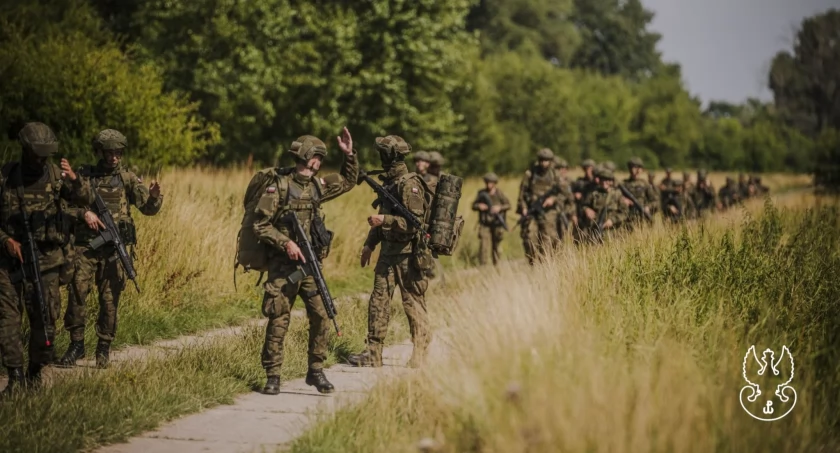 Służba, przyjaźnie i... zastrzyk gotówki! Spędź wakacje z WOT!  
