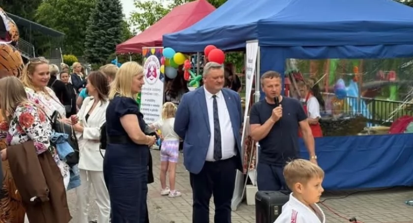 Dzień Dziecka w Szkole Podstawowej Kąty z pokazem Judo Zawodników Uczniowskiego Klubu Sportowego Siódemka Sochaczew.