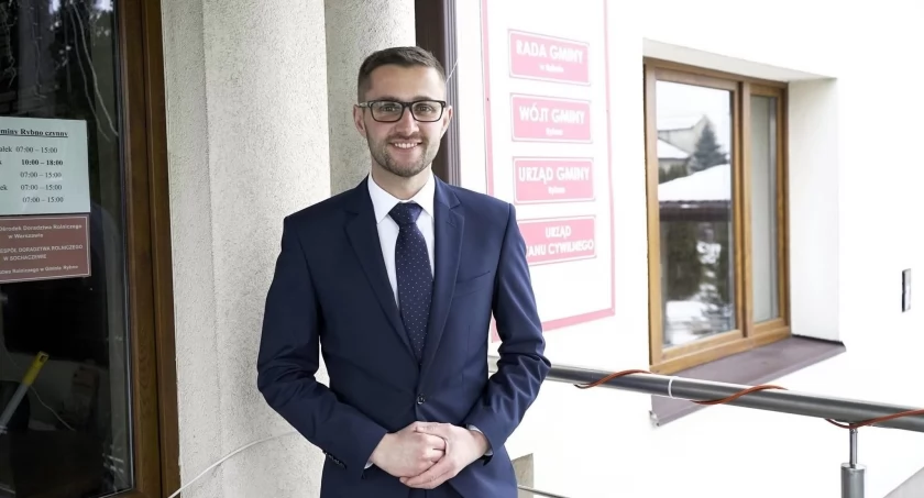 Zaproszenie do wspólnej debaty – mieszkańcy Rybna mogą zabrać głos w sprawie raportu o stanie gminy