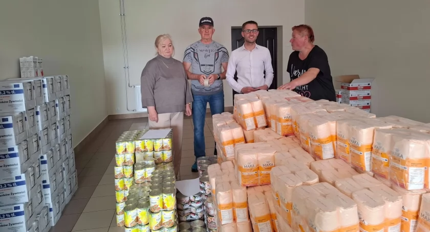 Wydawanie paczek żywnościowych w Rybnie – czerwiec 2025