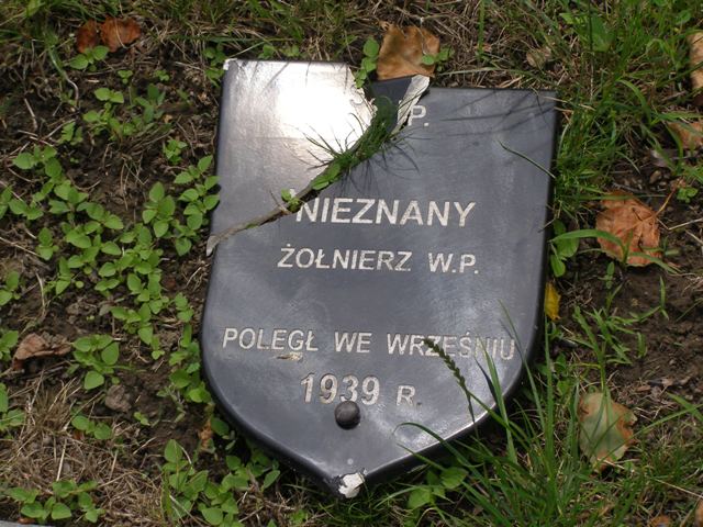 Pamięć o wojennych mogiłach