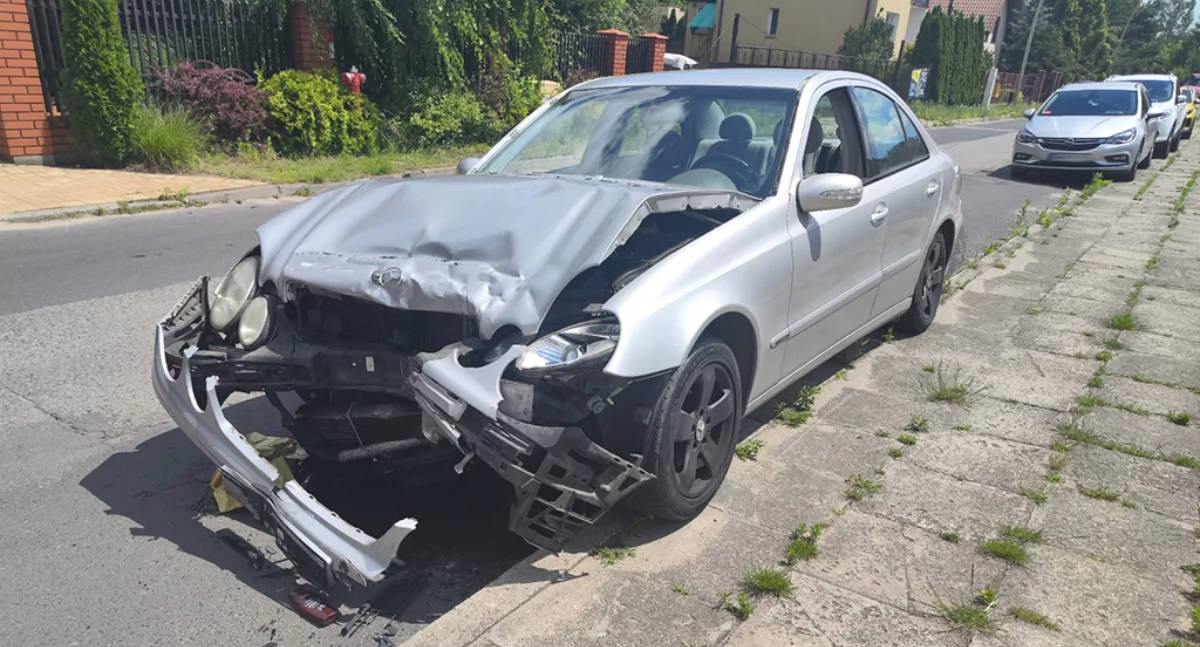Kierował autem bez uprawnień — uciekł z miejsca wypadku