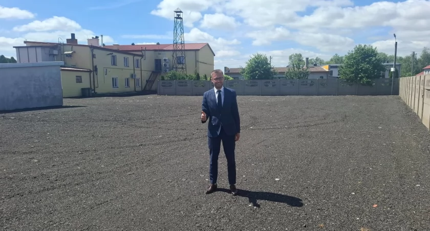 Zostały wykonane prace związane z utwardzeniem parkingu przy budynku OSP Rybno