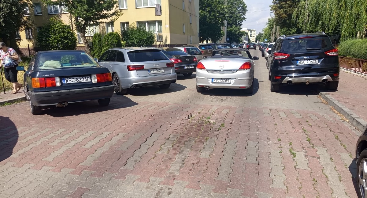 Kto naprawi próg na Senatorskiej — miało być bezpiecznie, jest niebezpiecznie
