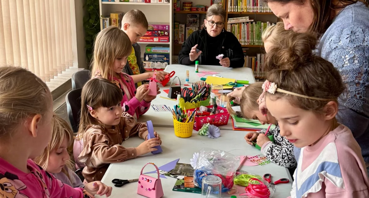 Młodzieszyn: Lato z Biblioteką – kolorowo, aktywnie i twórczo!