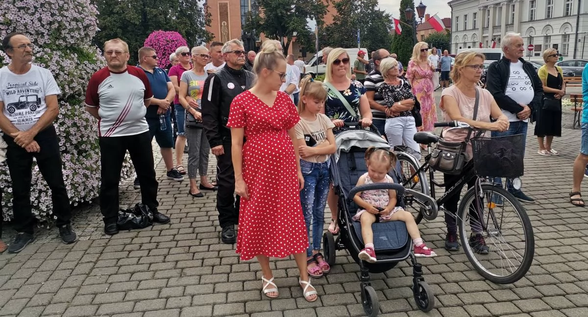 Dzisiaj o godzinie 17.00 zawyją syreny — stańmy w zadumie oddając hołd bohaterom    