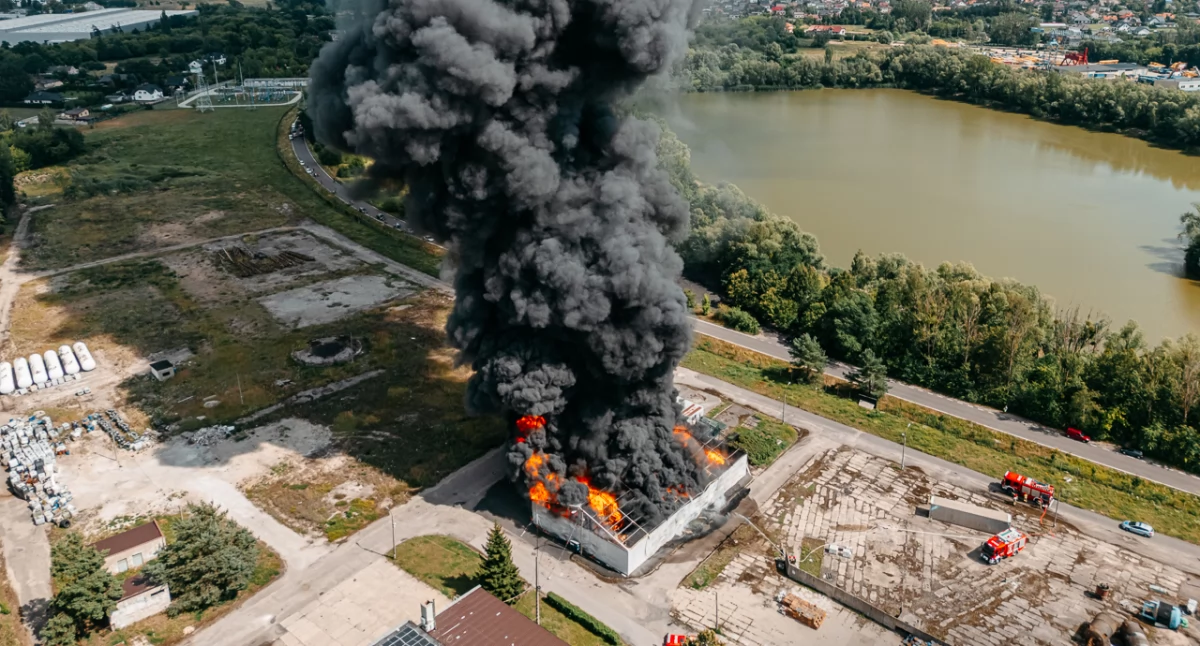 Pożar zakładu chemicznego w Sochaczewie — Inspektorat stawia zarzuty