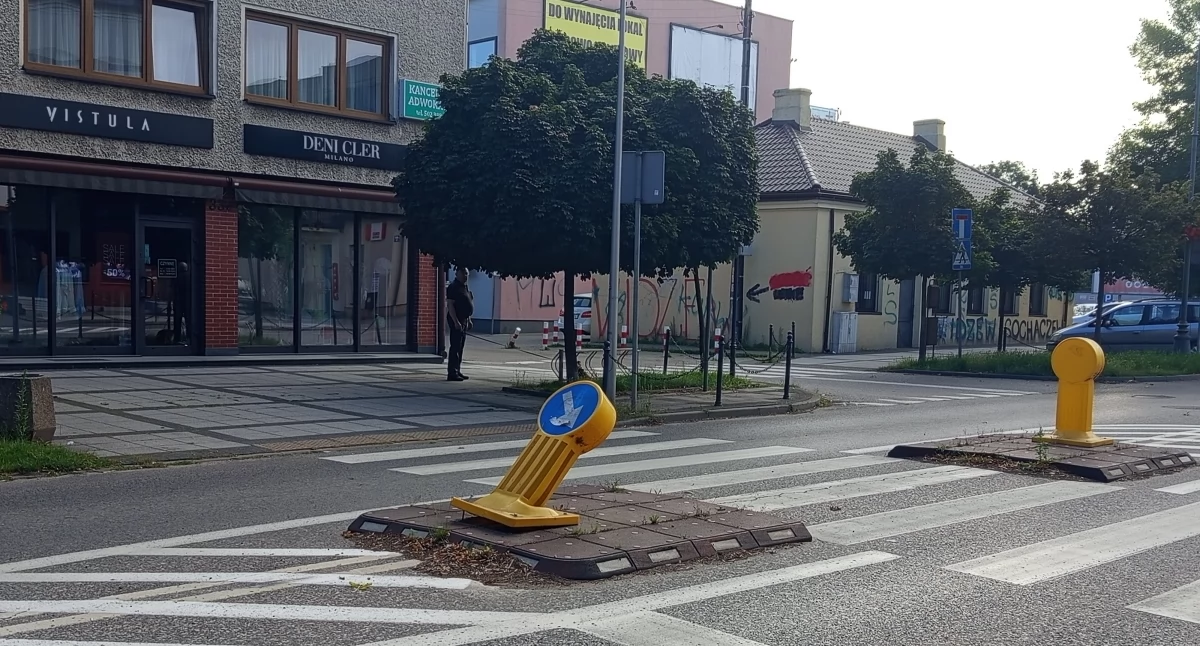  Skasował słupek na przejściu dla pieszych i uciekł