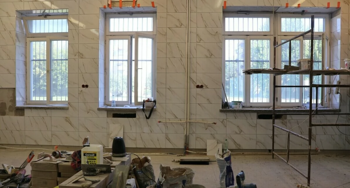 Wakacyjne remonty sochaczewskich szkół i przedszkoli — prace idą pełną parą