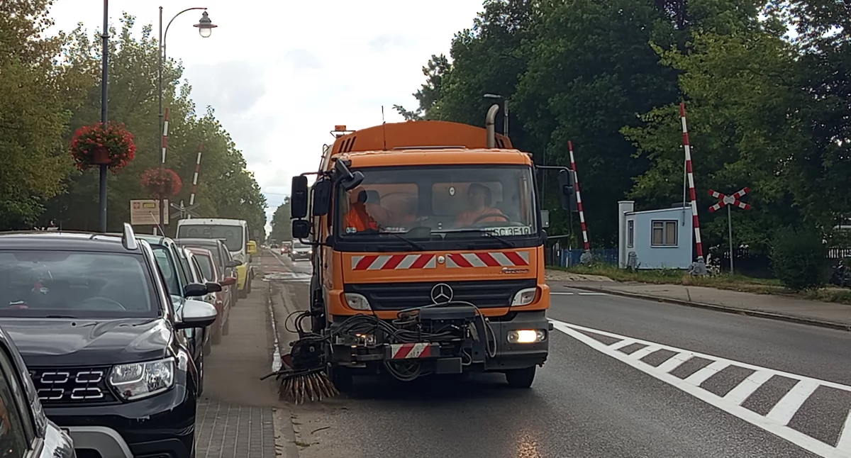 Posprzątali piach na Warszawskiej — śladem naszych interwencji