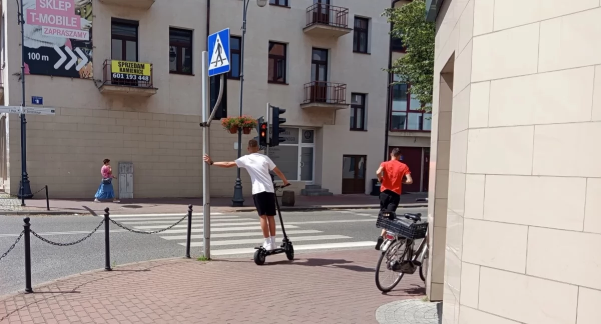 Sprawdzali e-hulajnogi i e-rowery - akcja sochaczewskiej policji