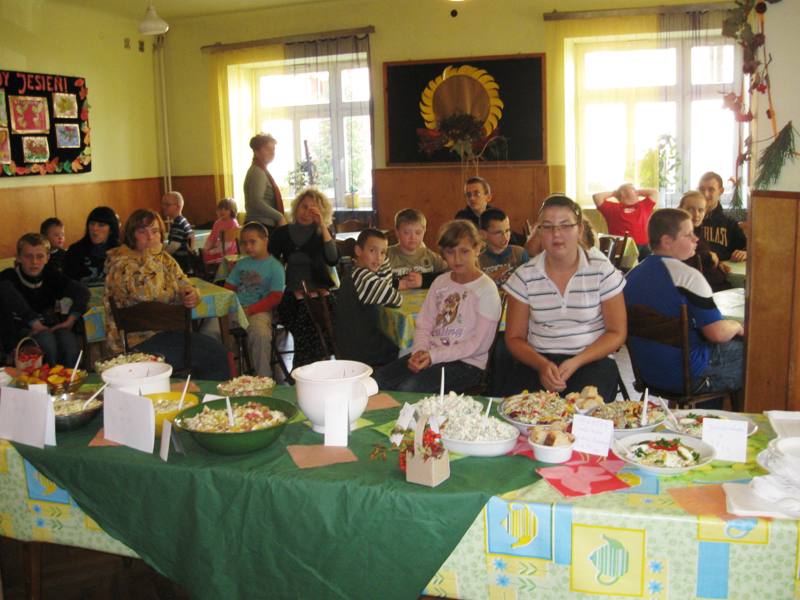 Dzień Zdrowego Odżywiania w ZSS– konkurs na najpyszniejszą sałatkę „Bar sałatkowy”