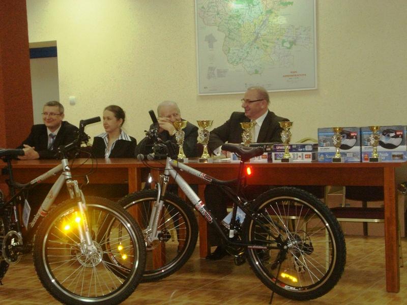Zbiórka makulatury i puszek aluminiowych w ZSS