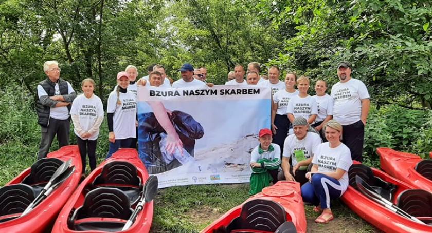 Kajakowcy posprzątali Bzurę NOWEFIO 2021