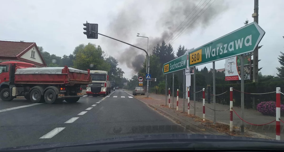 Strażacy walczą z pożarem w Żelazowej Woli 