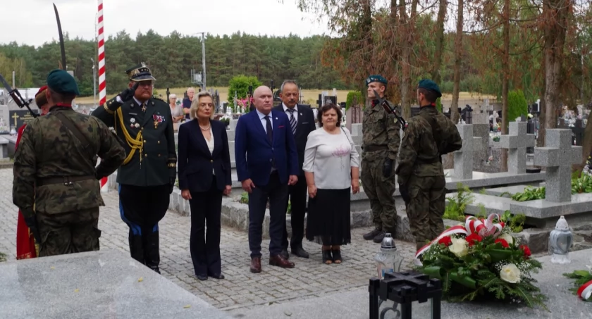 Uroczystość patriotyczna w Iłowie. Upamiętnienie Iłowian - żołnierzy 2 Korpusu Polskiego
