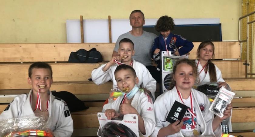 Trzy złote i trzy srebrne medale dla zawodników UKS "Siódemka" Judo Sochaczew na   Międzypowiatowym Turnieju Judo w Bielsku.