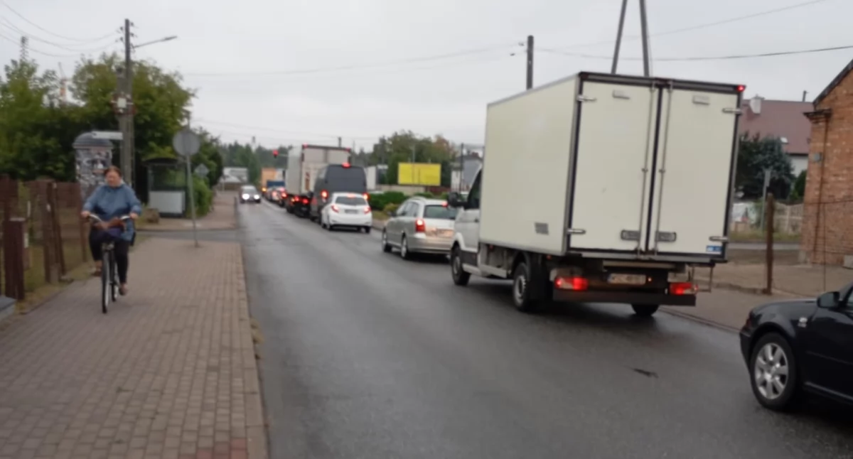 Skrzyżowanie Płockiej z Gawłowską — miało być lepiej jest jak było