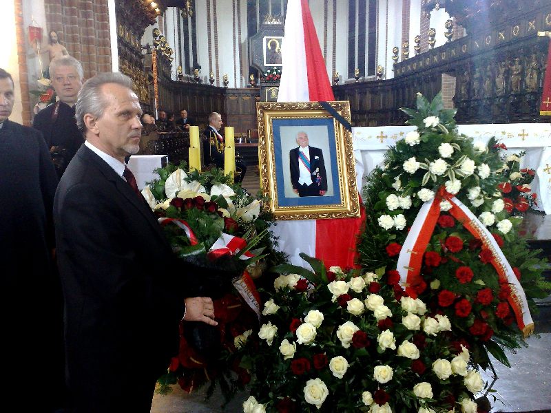 Burmistrz pożegnał Prezydenta R. Kaczorowskiego