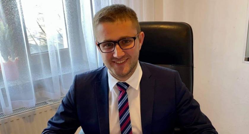 Wójt Damian Jaworski zaprasza osoby starsze i samotne na Wieczorek Wigilijny 